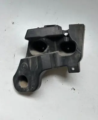 Rear bumper mounting bracket