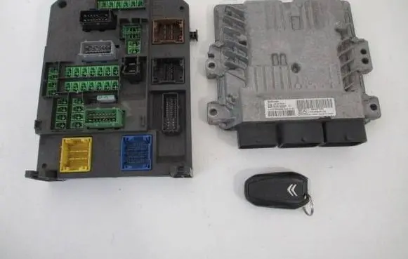 Citroen C4 II Picasso Engine ECU kit and lock set 9808376980
