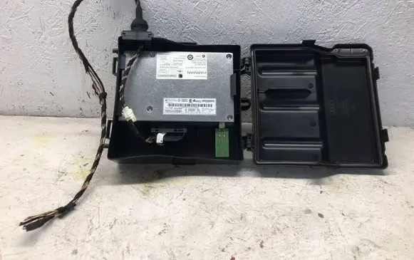 Audi A4 S4 B8 8K Bluetooth control unit module 8T0862335E 8T0862335F