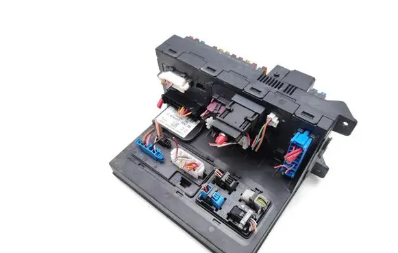 Mercedes-Benz E W211 Fuse module 2115453901
