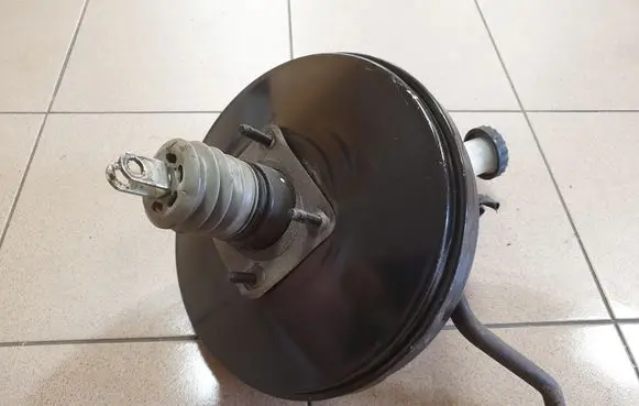 Mitsubishi Lancer VIII Brake booster 4680A011