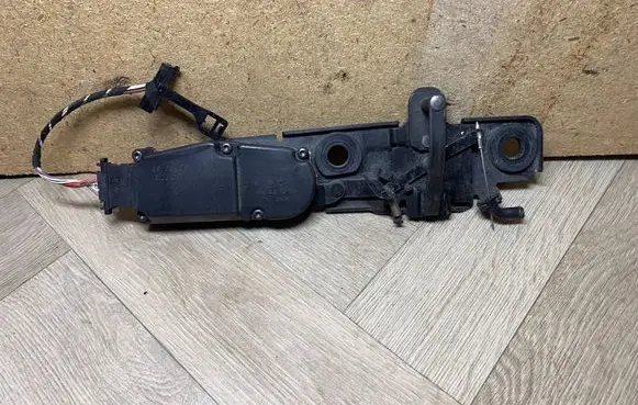 Volkswagen Eos Tailgate/trunk/boot lift motor 1Q0827383B