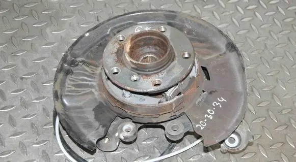 Rear wheel hub