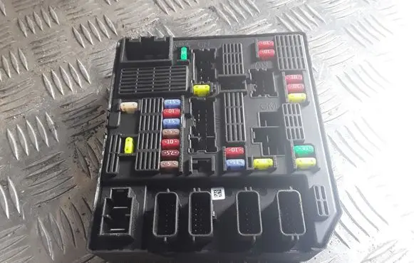 Renault Scenic III - Grand scenic III Fuse module 284B67924R