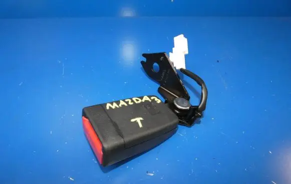 Mazda 3 II Rear seatbelt buckle