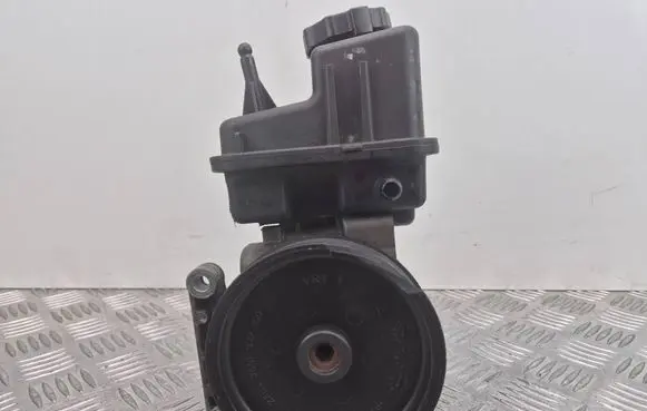 Mercedes-Benz E W212 Power steering pump A0064664701
