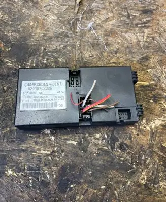 Mercedes-Benz E W211 Seat control module A2118702026 00005822A9