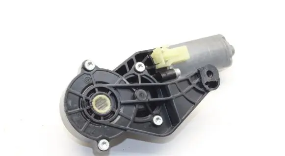 Mercedes-Benz C W204 Seat adjustment motor 0390203369