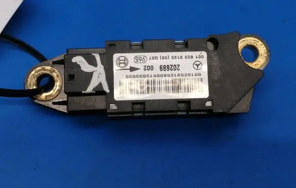 Mercedes-Benz CLS C219 Airbag deployment crash/impact sensor 0018209126 202689