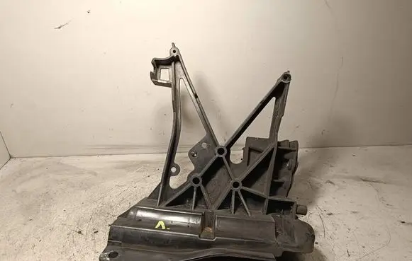 Mercedes-Benz E W213 Radiator support slam panel bracket A2136206400