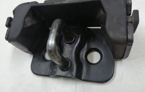 Nissan Qashqai Loading door lock loop/hook striker 