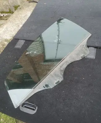 Seat Altea XL Front door window glass four-door