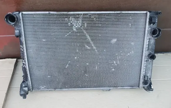 Mercedes-Benz C W204 Coolant radiator A2045003703