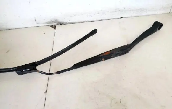 Hyundai Santa Fe Front wiper blade arm