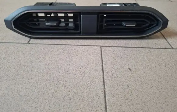 Dacia Sandero III Dash center air vent grill 687509018R