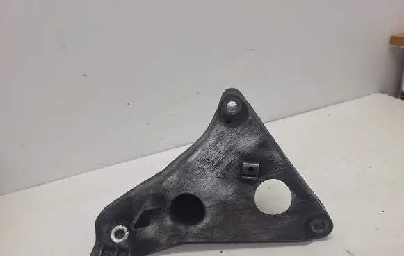 BMW 5 E60 E61 Engine mounting bracket 6777033