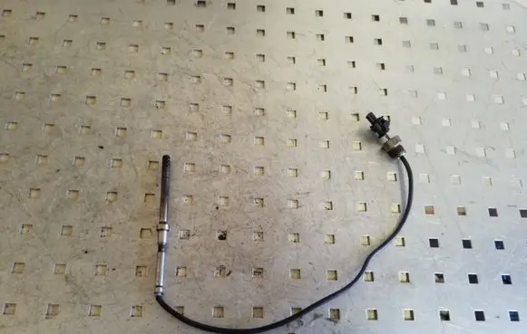 Mercedes-Benz E W211 Exhaust gas temperature sensor A0051531128