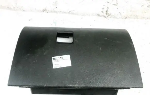 Ford Mondeo Mk III Glove box 1s71a06044