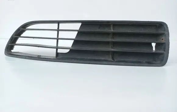 Audi A4 S4 B5 8D Front bumper lower grill 8D0807845