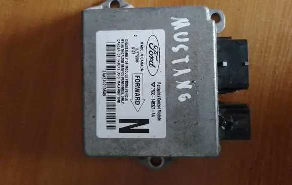 Ford Mustang V Airbag control unit/module 7R3314B321AA
