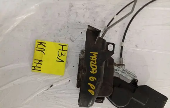 Mazda 6 Front door lock 1212123