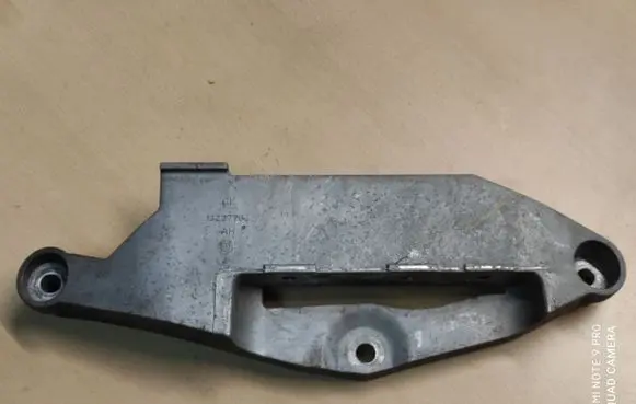 Cadillac SRX Engine mounting bracket 13227756