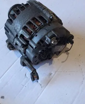 Volkswagen Sharan Generator/alternator 03L903023B