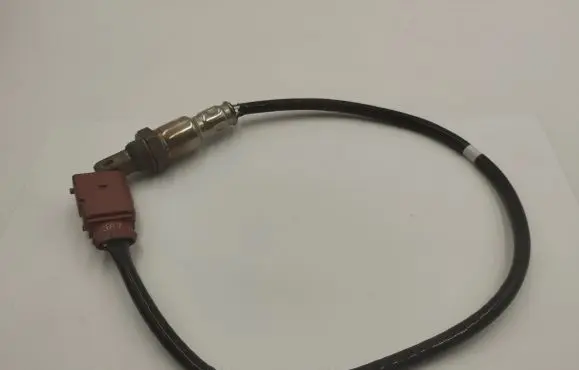 Volkswagen PASSAT B7 Lambda probe sensor 04E906262 T233013 2014CJZA