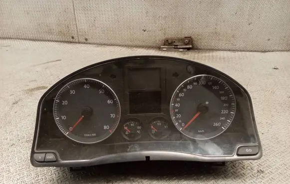 Volkswagen Golf Plus Speedometer (instrument cluster) 1K0920863A