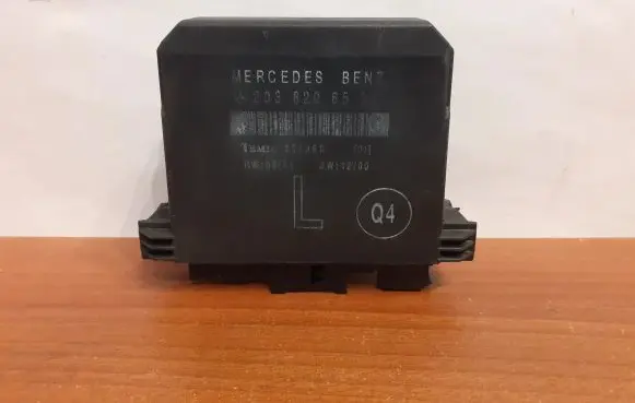 Mercedes-Benz C W203 Door control unit/module 2038206526 9068