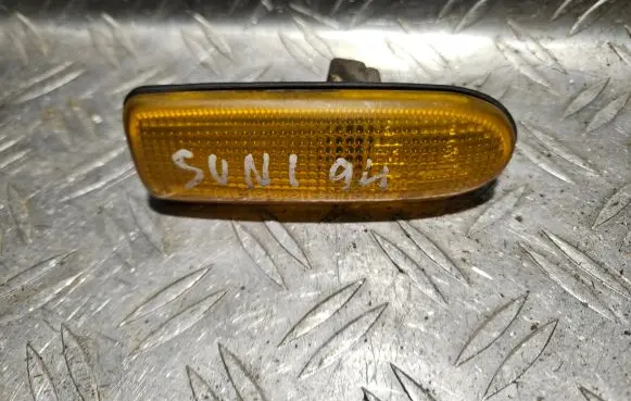 Nissan Sunny Front fender indicator light 01345 6R010249