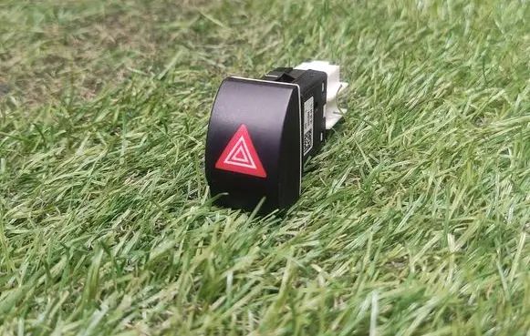 Skoda Octavia Mk2 (1Z) Hazard light switch 1Z0953235B