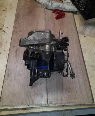 Audi A8 S8 D3 4E Fuel injection high pressure pump 057130755G 0445010082