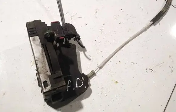 Opel Zafira A Front door lock 24444016
