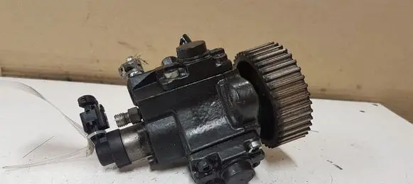 Opel Insignia A Fuel injection high pressure pump 0445010193 55571005 0928400680