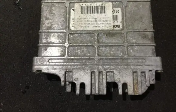 Volkswagen Golf III Engine control unit/module 030906026r 0261203302303