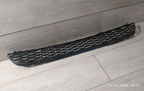 BMW 5 G30 G31 Front bumper lower grill 8064930