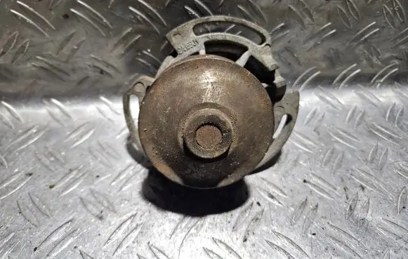 Volkswagen Golf II Water pump 2A15901