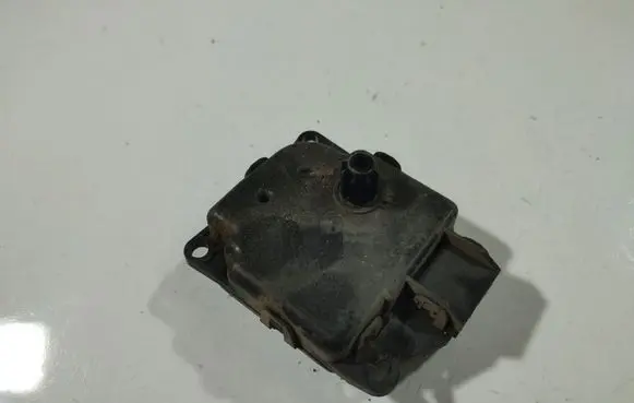 Nissan Pathfinder R51 Air flap motor/actuator VP6NEH19B16AA VP6NEH-19B16-AA