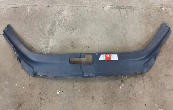 Audi Q7 4L Radiator trim 10208011