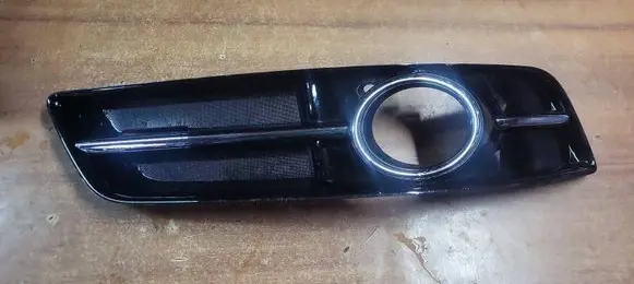Audi A3 S3 A3 Sportback 8P Front fog light trim/grill 8P0807682