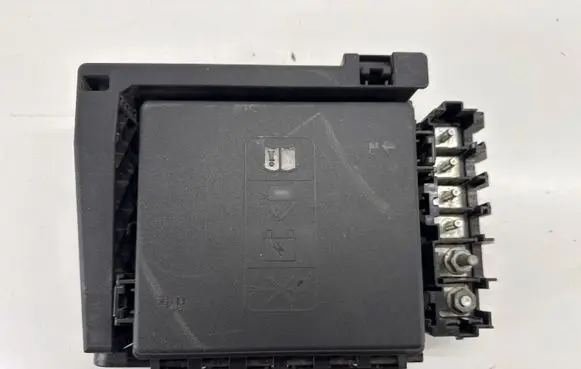 Chevrolet Camaro Fuse box set 84044721 812968063 160490097
