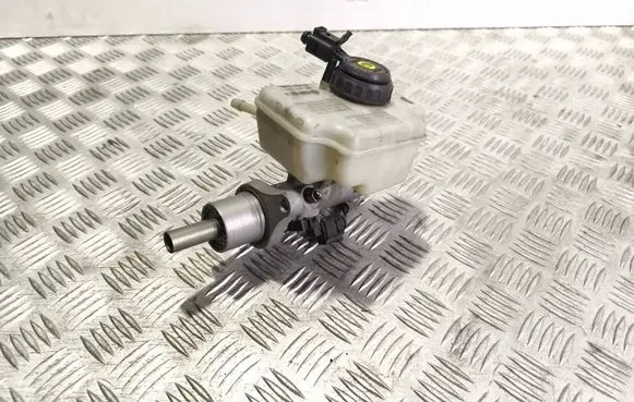 Master brake cylinder