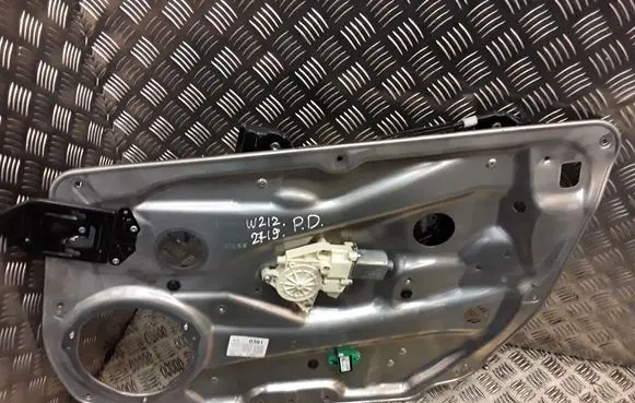 Mercedes-Benz E W212 Front door window regulator with motor A2129006518 2129006518