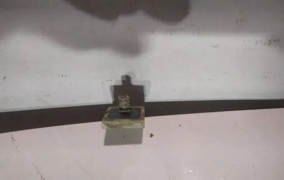 Tailgate/trunk/boot hinge
