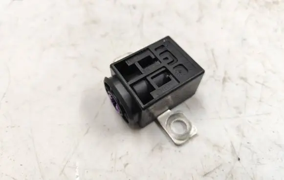 Audi A4 S4 B8 8K Battery relay fuse 4F0915519