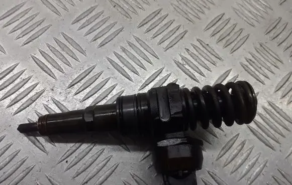 Volkswagen PASSAT B6 Fuel injector BRAKNUMERU
