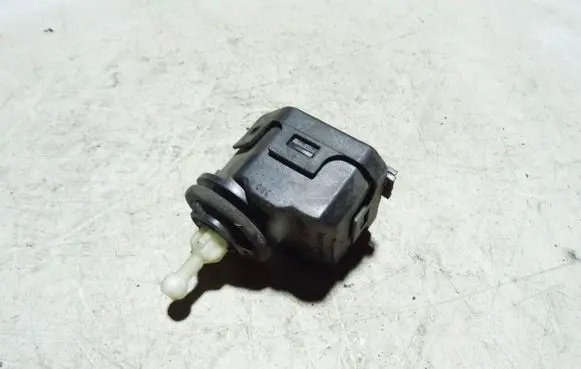 Headlight level adjustment motor