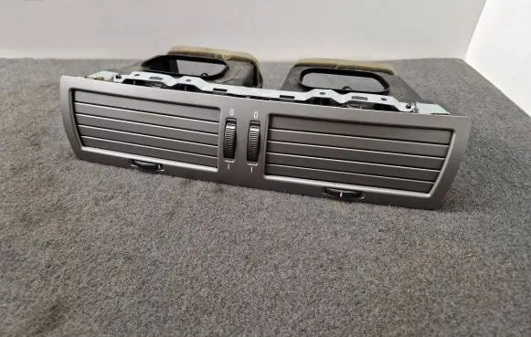 BMW 7 E65 E66 Dash center air vent grill 8223599 6943007