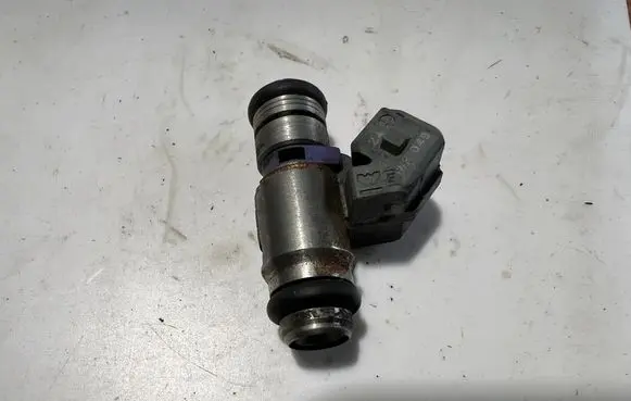 Fuel injector